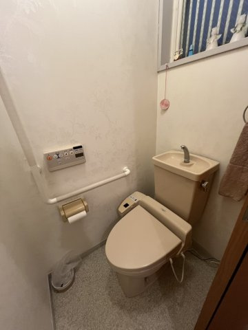 本郷二丁目戸建のトイレ|2階※残置物は撤去いたします