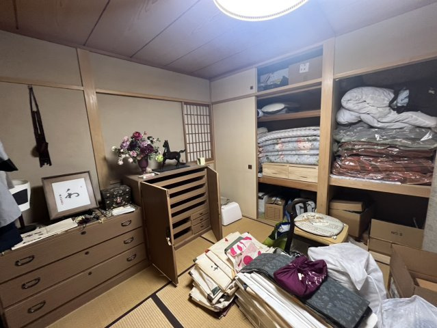 本郷二丁目戸建の和室|2階※残置物は撤去いたします