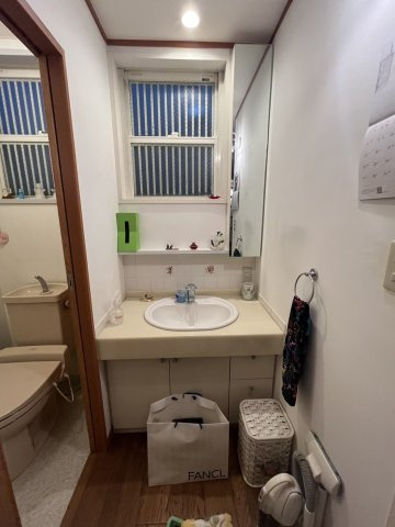 本郷二丁目戸建の独立洗面台|2階※残置物は撤去いたします