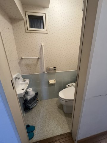 本郷二丁目戸建のトイレ|1階※残置物は撤去いたします