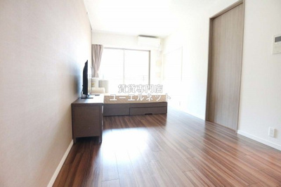 【寝室】 | セイル江坂公園 | 明るく開放感のある居室で、自分だけのくつろぎ空間を。