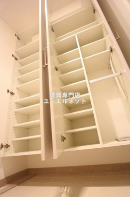 【設備】 | セイル江坂公園 | 収納力たっぷりのシューズボックスで玄関すっきり！