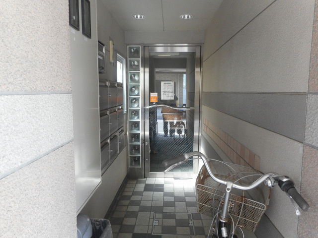 AHビルのエントランス