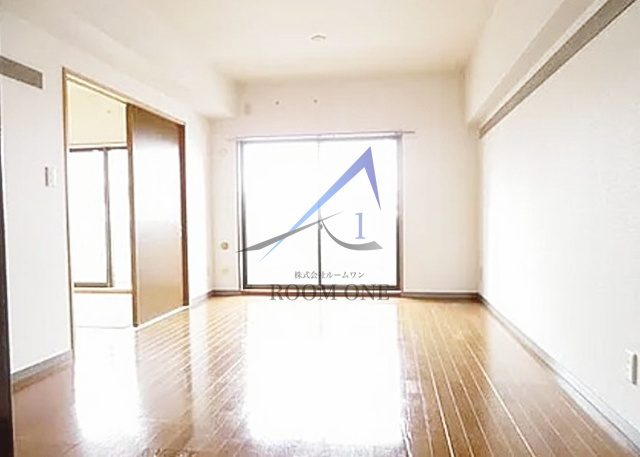 サンコーレジデンス参番館の居間・リビング|洋室のお部屋です。