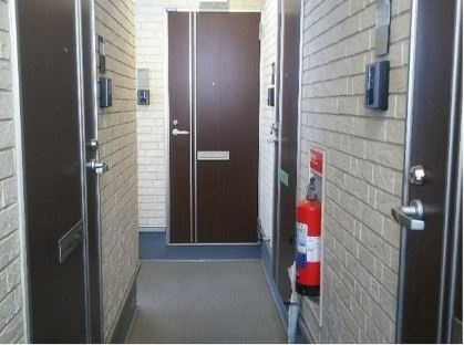 Ｌ’Ａｔｅｌｉｅｒのエントランス|清潔なエントランスです