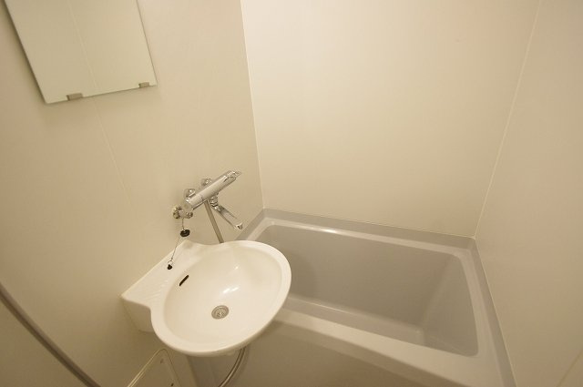 レオパレスメルツェⅣの浴室