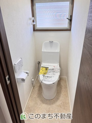 【トイレ】 | 宇都宮市上野町再生住宅 | 小窓から換気ができて清潔なトイレスペース☆