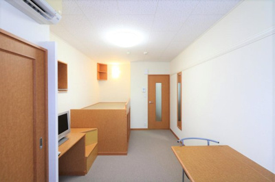 【居間・リビング】 | レオパレス華 | １Ｆはフローリング仕様・２Ｆは絨毯仕様になります。