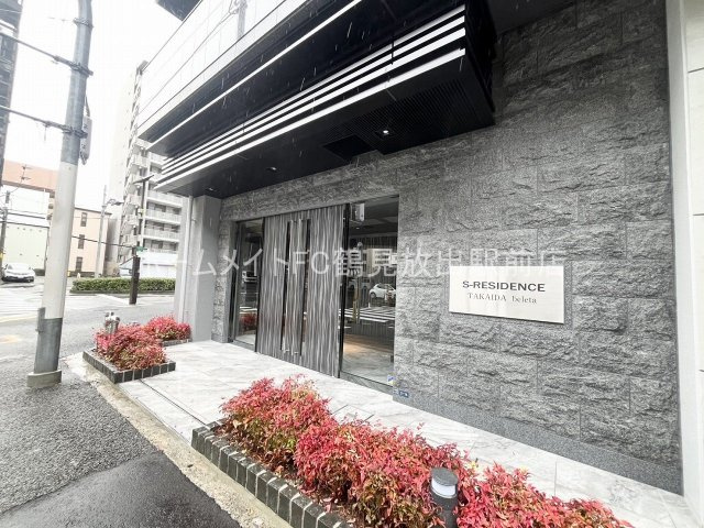 東大阪市高井田西６丁目の賃貸マンションのエントランス