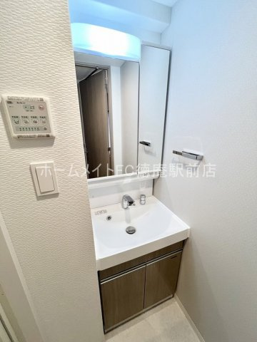 東大阪市高井田西６丁目の賃貸マンションの独立洗面台