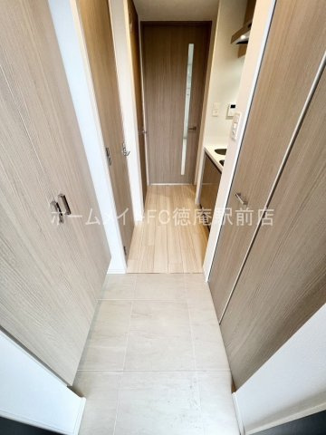 東大阪市高井田西６丁目の賃貸マンションの玄関