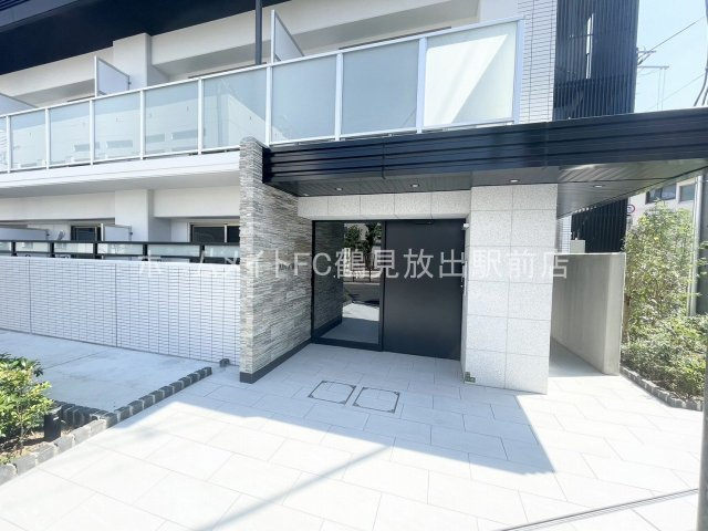 大阪市城東区中浜２丁目の賃貸マンションのエントランス