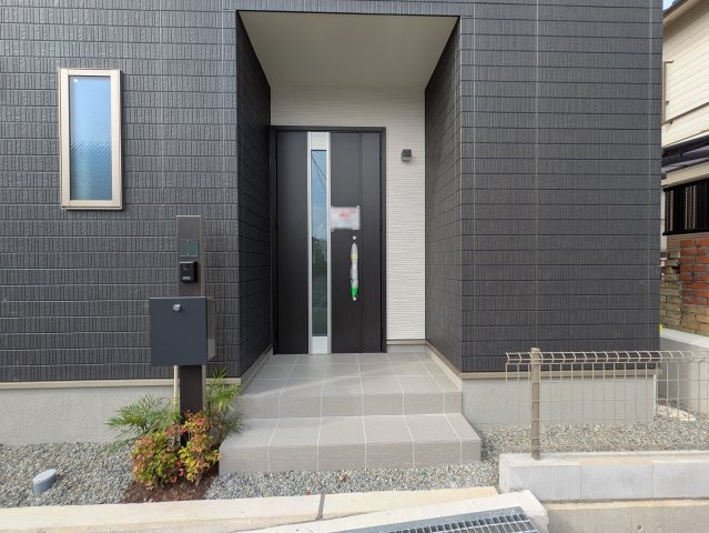 神戸市垂水区霞ケ丘６丁目新築戸建１号棟の玄関