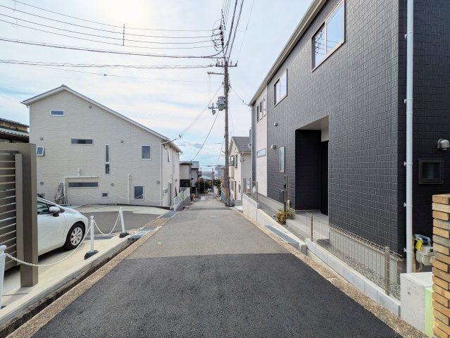 神戸市垂水区霞ケ丘６丁目新築戸建１号棟の前面道路含む現地写真