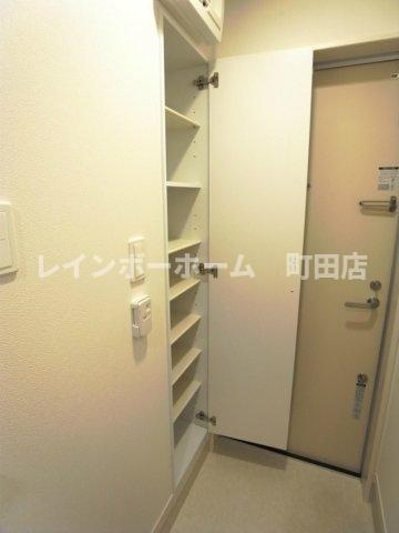 リブリ・コンソラトゥール※初期費用分割あと払いサービス利用可能物件の玄関