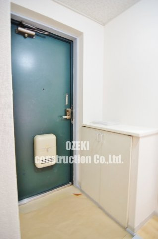 小林マンションの玄関