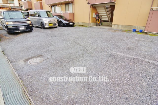 小林マンションの駐車場