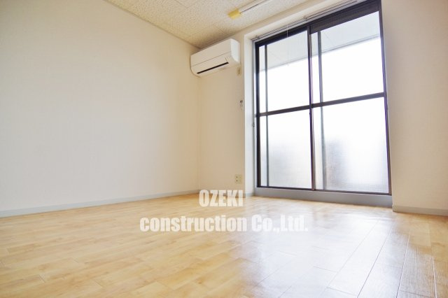 小林マンションの洋室