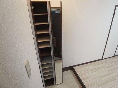 【玄関】 | 品川第8マンション | 鏡付きのシューズボックスも有ります
