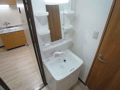 【洗面所】 | 品川第8マンション | シャワー付きの独立洗面
