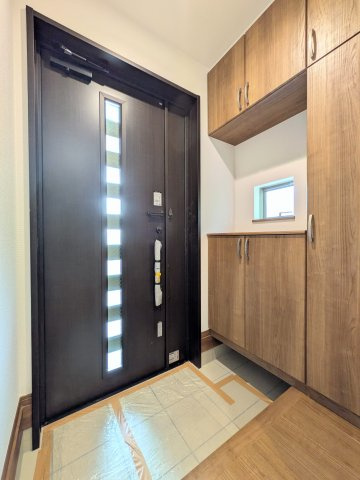 神戸市垂水区霞ケ丘６丁目新築戸建２号棟の玄関
