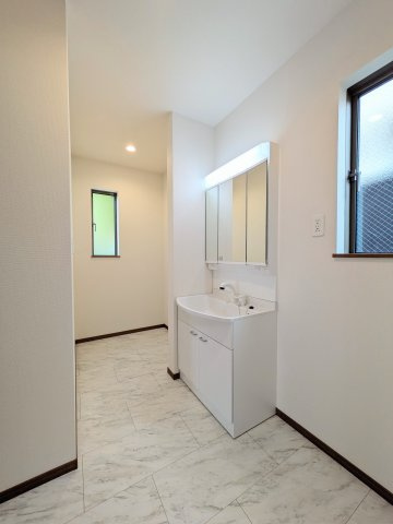 神戸市垂水区霞ケ丘６丁目新築戸建２号棟の独立洗面台