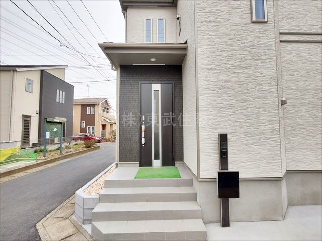 【玄関】 | 川越市砂久保　全１棟 | 落ち着いた雰囲気の玄関です