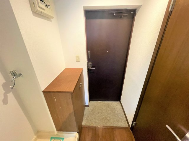 リヴェール弥生の玄関|写真は別の部屋になります。