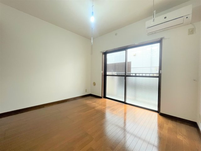 リヴェール弥生の居間・リビング|写真は別の部屋になります

