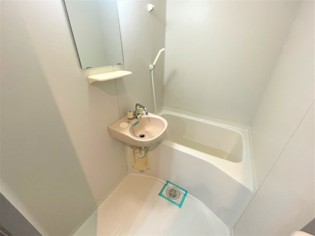 リヴェール弥生の浴室|写真は別の部屋になります