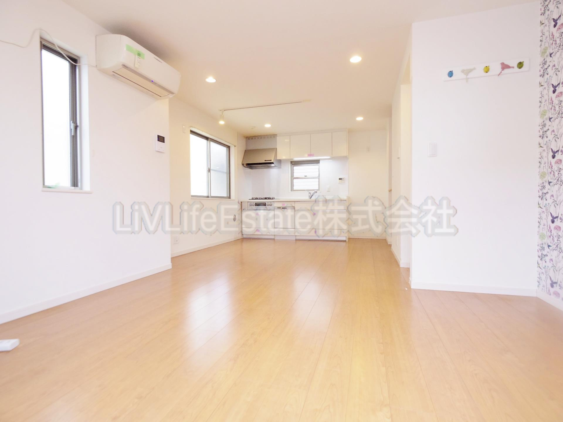 小平市鈴木町２丁目戸建の居間・リビング