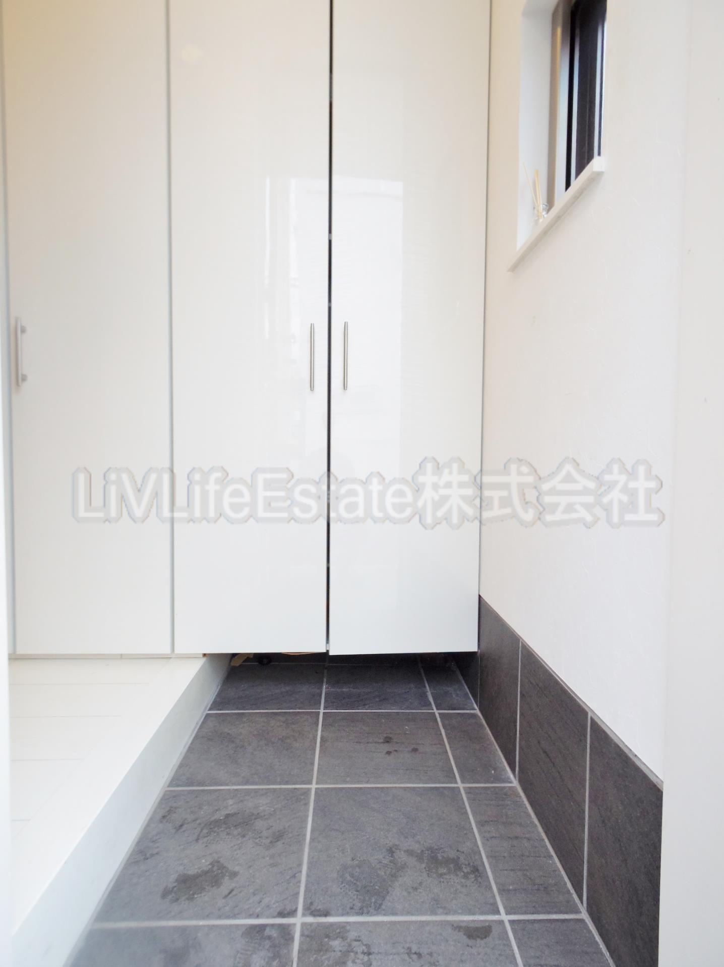 小平市鈴木町２丁目戸建の玄関