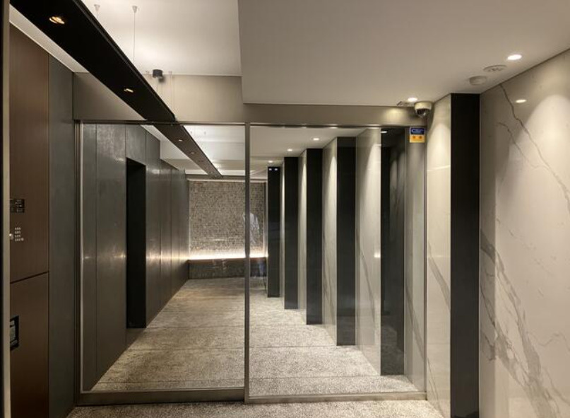 デュフレ渋谷本町のエントランス