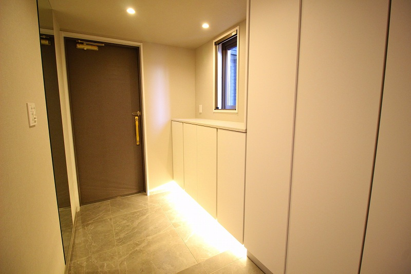 ファミールグラン神宮前の玄関