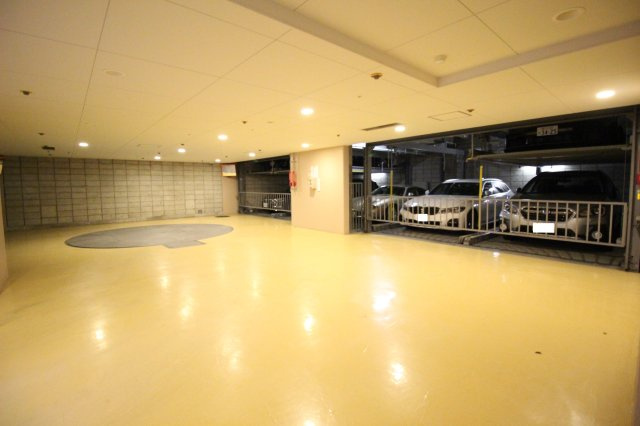 ファミールグラン神宮前のロビー