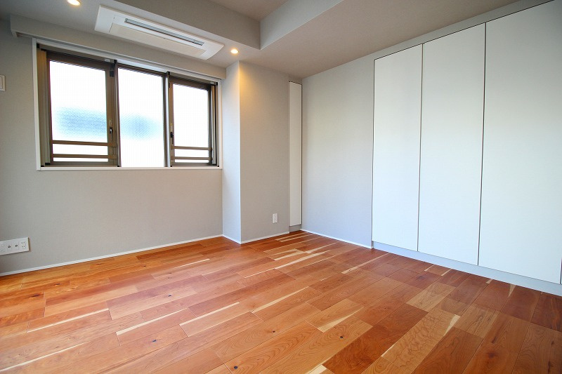 ファミールグラン神宮前の洋室