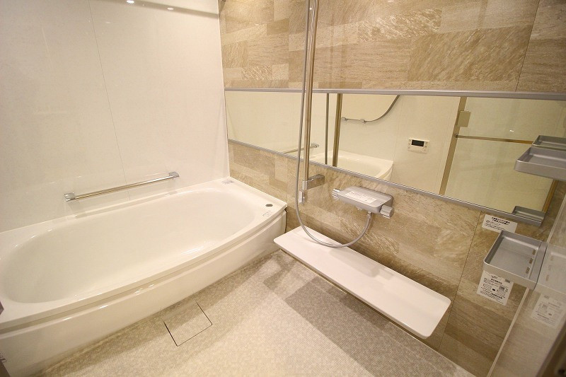 ファミールグラン神宮前の浴室