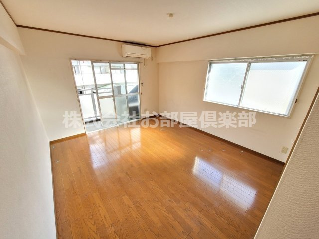 パークマンション諏訪の居間・リビング|ゆったり過ごせるリビングです