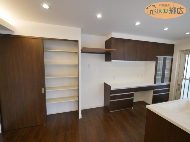 【収納】 | 加古川市志方町横大路　中古戸建 | 大容量のキッチン収納です。