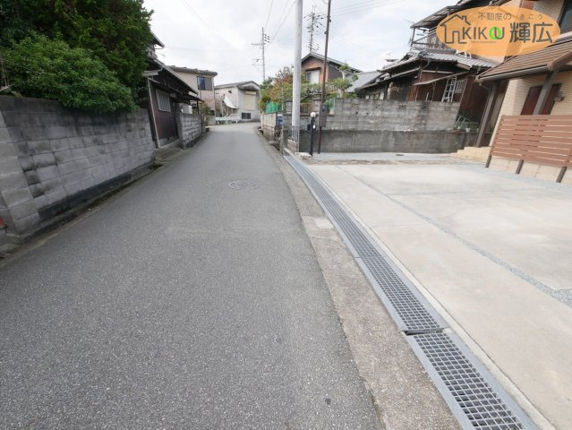 【前面道路含む現地写真】 | 加古川市志方町横大路　中古戸建