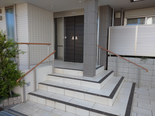 （シニア限定）Ｇｒａｎｄ　Ｖｉｅｗ　万願寺のエントランス|★安心のオートロック★