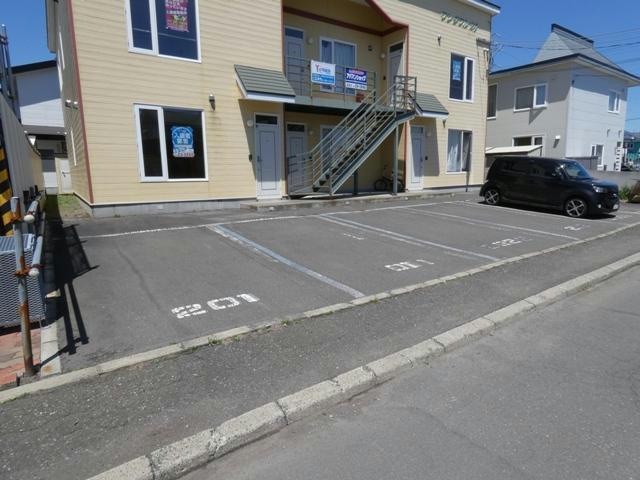 ワンダフル24の駐車場