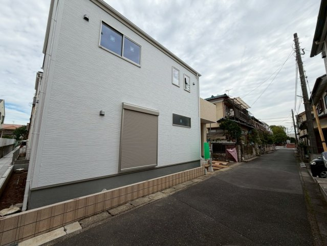 越谷市大泊新築戸建ての前面道路含む現地写真