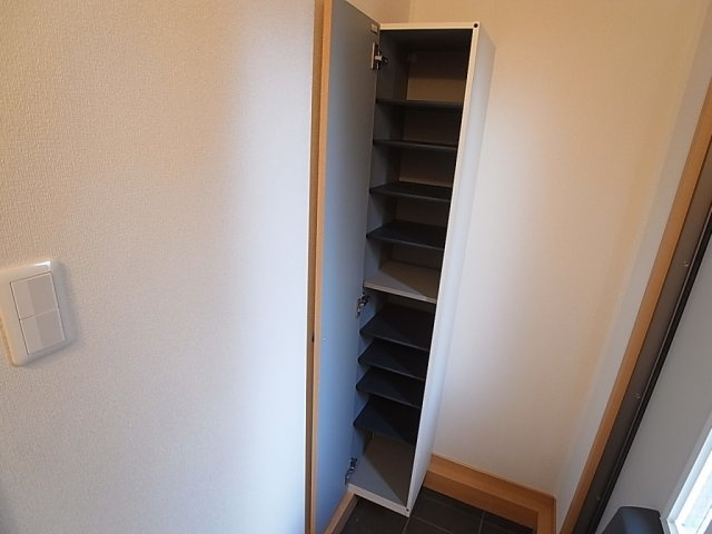 プロヴァンス壱番館の玄関|シューズボックス