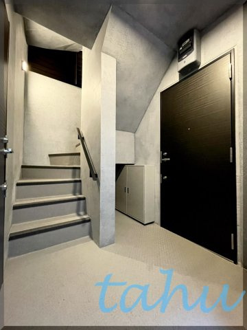 豊島区南大塚１丁目の賃貸マンションのエントランス