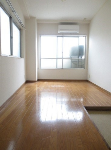 中野区弥生町３丁目の賃貸マンションの居間・リビング