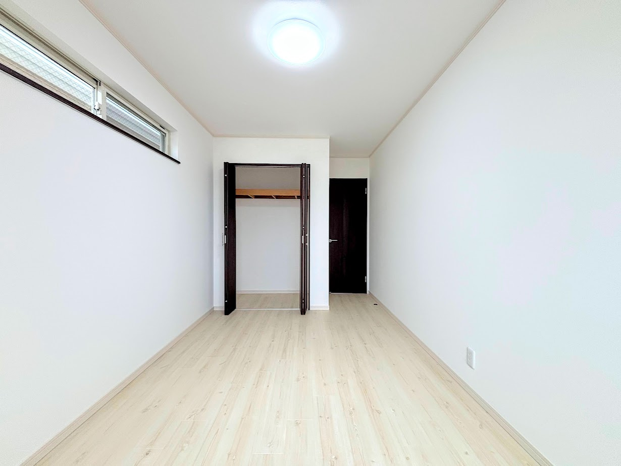 保土ヶ谷区権太坂3丁目　中古戸建ての洋室|◆気持ちの良い風が室内へ入り込む居室。家具を配置しても広々ご利用いただけます！！
