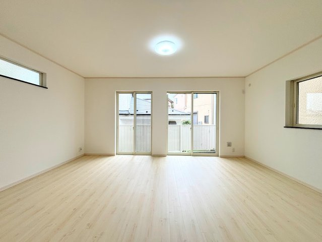 保土ヶ谷区権太坂3丁目　中古戸建ての居間・リビング|◆リビングは一日中太陽の光が射し込みます。家族が集まる空間は、自然と笑顔が溢れます！
