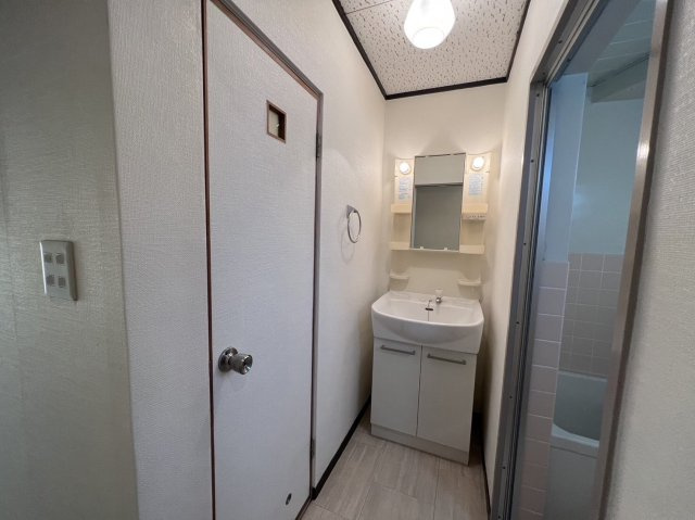 TYマンションの独立洗面台