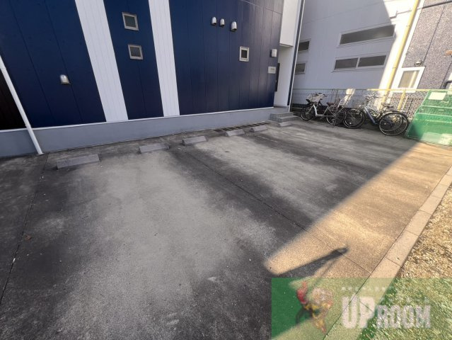 クレフラスト守山西の駐車場
